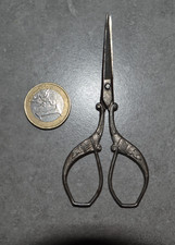 Belle paire de petits ciseaux