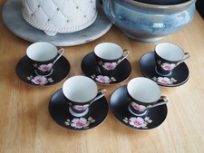 5 Tasses anciennes & Soucoupes