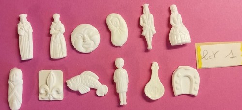 Feves plastique anciennes - ,