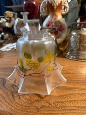 Ancienne grande Tulipe Pour Lampe À Pétrole Verre Émaillé ou peint