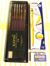 Lot de 1 plumier et 1 boite de 12 crayons graphite
