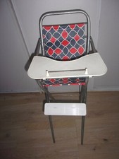 Chaise haute de poupée