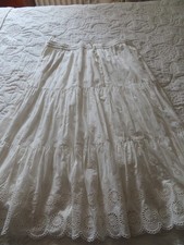 JUPE / JUPON EN BRODERIE