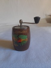 Ancien petit moulin à poivre en forme de tonneau en bois  "Le Mont Dore" 