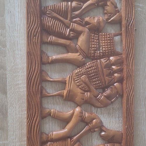 Bas relief mural - mural, bois