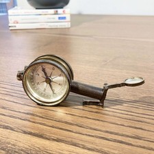 Boussole ancienne à prisme en