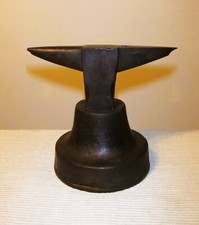 ANCIENNE ENCLUME EN FER D'ORFÈVRE ou HORLOGER