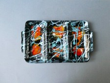 plat de service en céramique, Poet Laval, décor taches de peinture à la Pollock