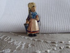 Santon CASSEGRAIN " femme BRETAGNE - Plougastel  "  4,5 cm