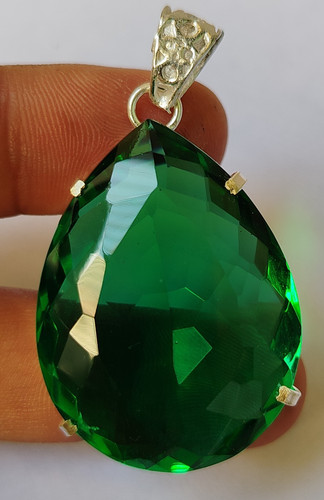 Pendentif émeraude verte