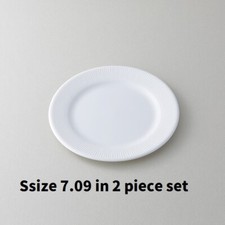 Assiette en porcelaine blanche