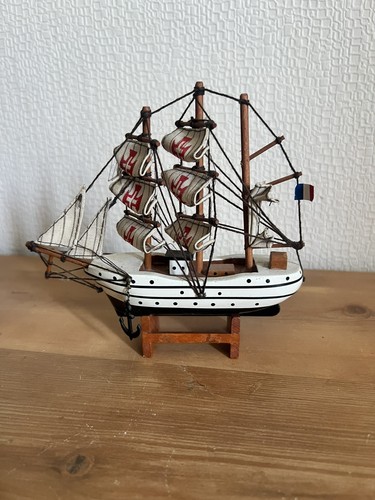Petite maquette bateau en - de,