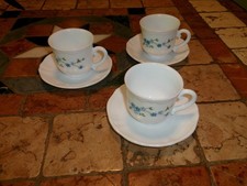 LOT 3 TASSES  ARCOPAL MYOSOTIS  AVEC  SOUS TASSE 16 CL