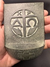 Bénitier en bronze avec chrisme