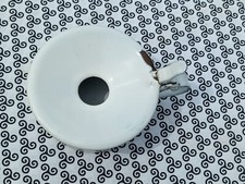 Ancien crachoir en tôle émaillée blanche