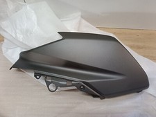 UN CACHE PLASTIQUE CARENAGE