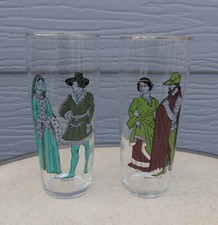 2 ANCIENS VERRES A BIERE AVEC PERSONNAGE  BISTRO CAFE