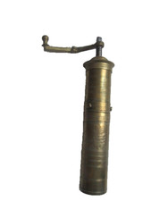 Moulin à café ou à épices turc en laiton ciselé