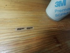 Autocollant autocollant