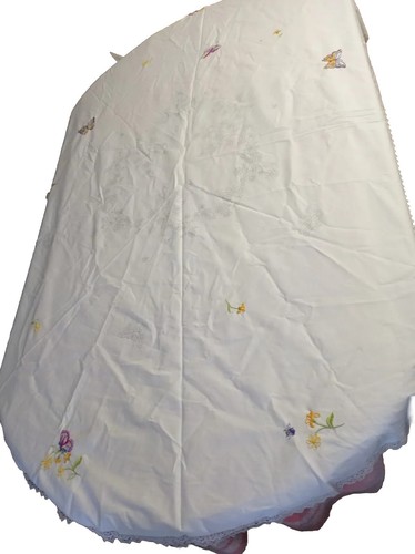 Grande nappe ovale brodée