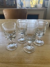 4 anciens petits verres alcool ( liqueur, digestif ) moulés très épais