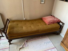 banquette lit d'appoint, meuble ancien, beaucoup d'allure 