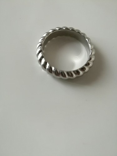 Jolie bague signé - jolie,