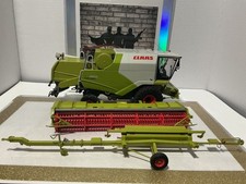 1/32 UNIVERSAL HOBBIES CLAAS