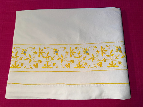Drap ancien brodé mains