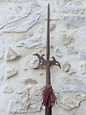 ARME D'HAST Médiévale HALLEBARDE DE GUERRE  AVEC FER AJOURE  début 17em siècle
