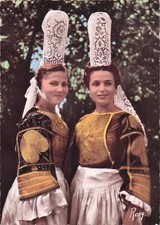 29 POULDREUZIC COSTUME