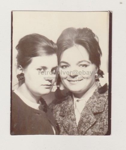 Deux jolies jeunes femmes