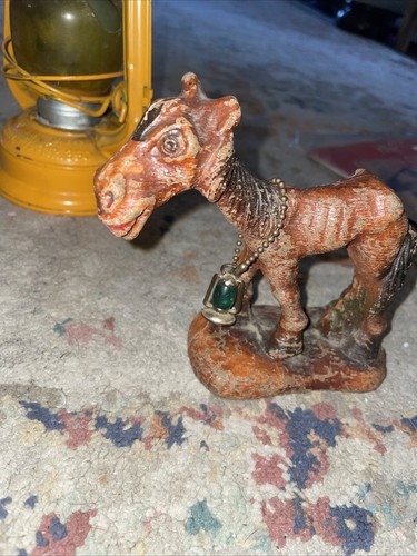 Figurine cheval affamé - de,