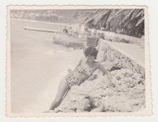 Jolie jeune femme sur jambes