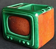 CENDRIER  rétro décoratif "Téléviseur" Céramique et gainé cuir