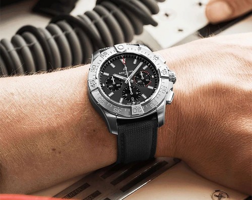 Chronographe breitling avenger - breitling,