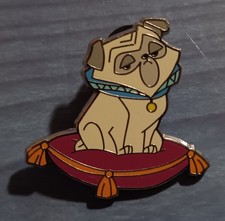 Pin Disneyland Paris  Percy du film Pocahontas