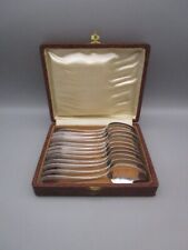 12 petites cuillères art deco anciennes en métal argenté, en écrin