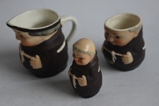Trois porcelaines de GOEBEL Allemagne moine (35530)