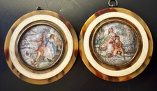 2 MINIATURES PEINTES XIXE  SCENES AMOUREUSES DU XVIIIE IVOIRE ET BRONZE DORE
