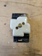 Ancienne Prise Socle porcelaine LEGRAND 16 A .3 P + T . réf 55445 / 55447