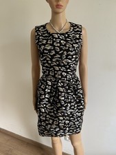 Robe noire et dorée sans