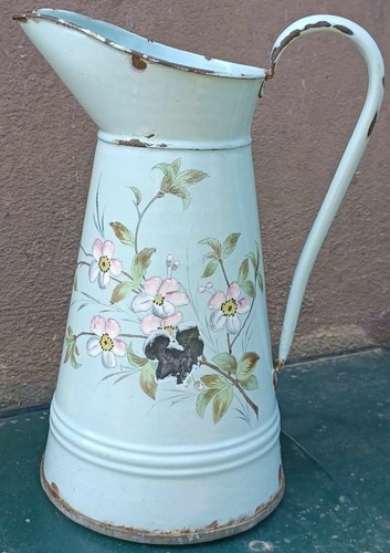 Ancien grand broc émaillé - , à