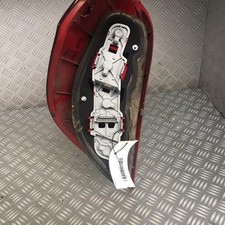 Feu arriere principal droit