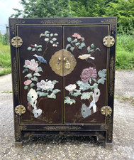 Petit Meuble Chinois en bon état Hauteur 77 cm