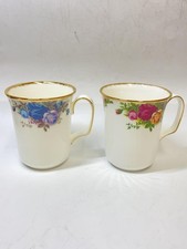 Paire de tasses Royal Albert