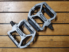 larges paire de pédales plateforme  WELLGO vélo BMX VTT VILLE