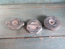 3 anciens bouchons de