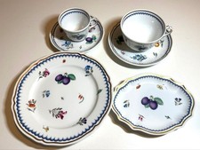 Tasses, soucoupes de fruits