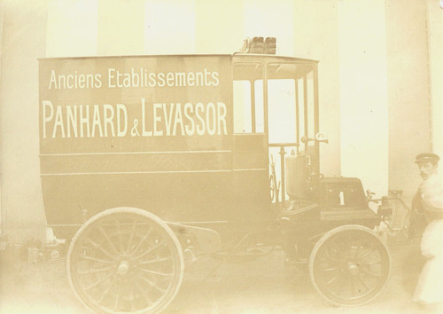 Automobiles circa 1895 - , 1900